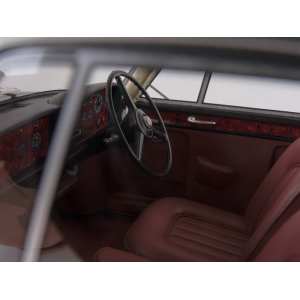 1/18 Bentley SIII Park Ward FHC RHD 1963 серый металлик