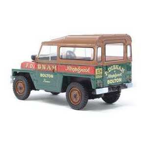 1/43 Land Rover Series III 1/2 Ton Lightweight Hard Top Fred Dibnah 1970 зеленый с коричневым