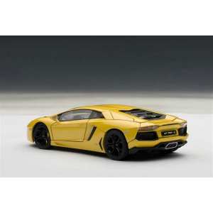 1/43 Lamborghini Aventador LP700-4 2011 желтый металлик