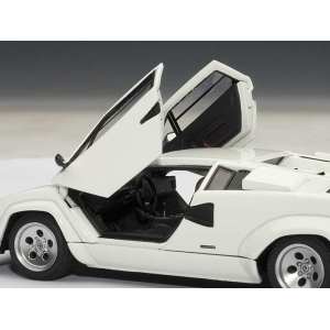 1/43 Lamborghini COUNTACH 5000 S (WHITE) (все открывается)