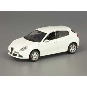 1/43 Alfa Romeo Giulietta Quadrifoglio 2010 Pearl White
