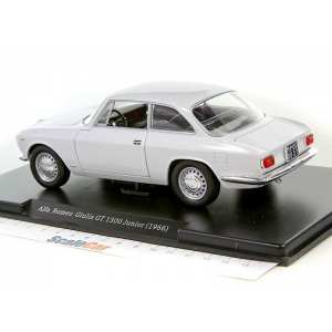1/24 Alfa Romeo Giullia GT 1300 Junior 1966 белый