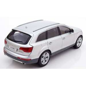 1/18 Audi Q7 2011 (ice silver)