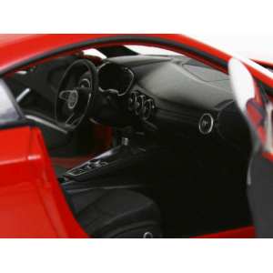 1/18 Audi TT Coupe красный