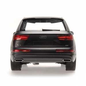 1/18 Audi Q7 - 2014 - черный матовый