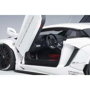 1/18 Lamborghini Aventador LB Performance белый