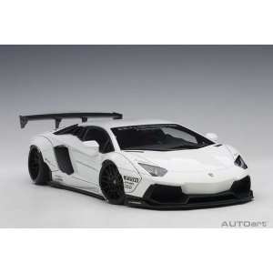 1/18 Lamborghini Aventador LB Performance белый