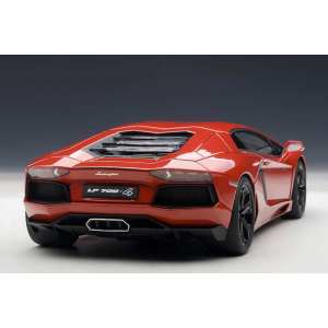 1/18 Lamborghini Aventador LP700-4 2011 (rosso andromeda/red black wheels) красный