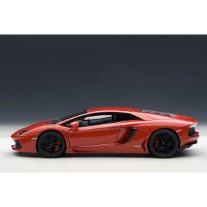 1/18 Lamborghini Aventador LP700-4 2011 (rosso andromeda/red black wheels) красный