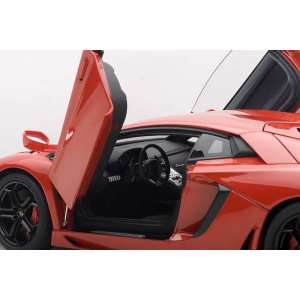 1/18 Lamborghini Aventador LP700-4 2011 (rosso andromeda/red black wheels) красный