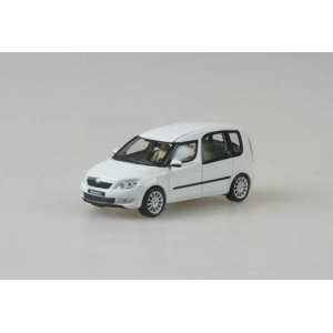 1/43 Škoda Roomster II (facelift) 2013 White Candy Uni