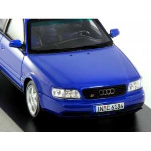 1/43 Audi S6 plus Avant (C4) 1996 синий