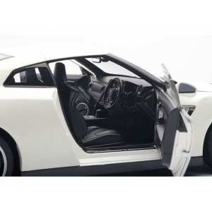 1/18 Nissan GT-R (R35) (BRILLIANT WHITE PEARL)