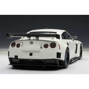 1/18 Nissan GT-R GT1 FIA-GT 2010 (MATT WHITE)