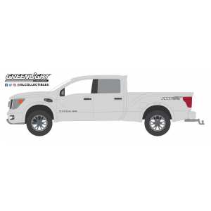 1/64 Nissan Titan XD Pro-4X пикап 2019 белый перламутр 