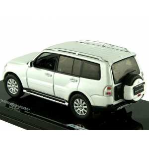 1/43 Mitsubishi PAJERO 2009 Pearl White