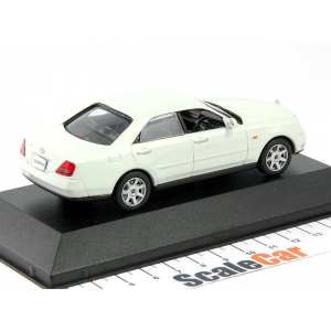 1/43 Nissan Gloria Ultima-Z белый перламутр