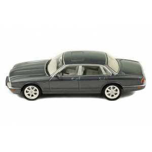 1/43 Jaguar XJ8 (X308) 1998 серый