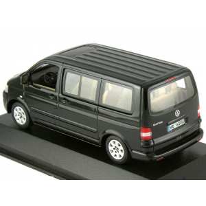 1/43 Volkswagen Multivan T5 черный