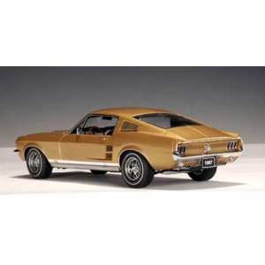 1/18 Ford MUSTANG GT 390 1967 (GOLD)