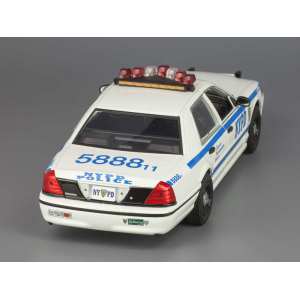 1/24 Ford Crown Victoria Police New York City Police Department (NYPD) 2011