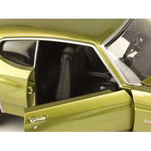 1/18 Chevrolet Chevelle SS зеленый металлик с белыми полосками