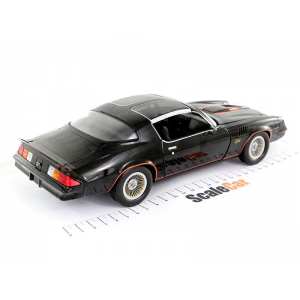 1/18 CHEVROLET Camaro Z28 1978 черный с оранжевыми полосами (T-Tops)