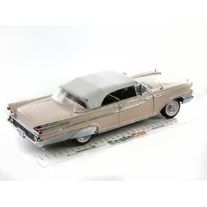 1/18 Mercury Parklane 1959 Convertible розовый с белым тентом