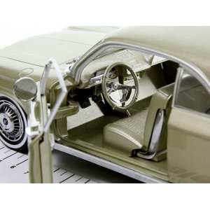 1/18 Chevrolet Corvair Coupe 1963 золотистый