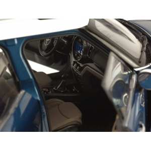 1/18 Mini Countryman Cooper S F60 голубой металлик с белой крышей и полосками