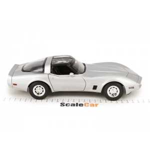 1/18 Chevrolet Corvette Coupe 1982 серебристый