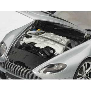 1/18 Aston Martin V12 VANTAGE 2010 (SILVER)