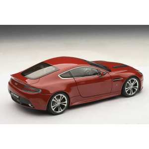 1/18 Aston Martin V12 VANTAGE 2010 (RED)