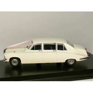 1/43 Daimler DS420 Old English White 1968 свадебный