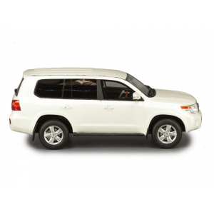 1/18 Toyota Land Cruiser 200 2012 белый