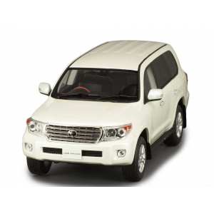 1/18 Toyota Land Cruiser 200 2012 белый