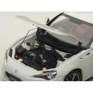 1/18 TOYOTA 86 LIMITED (ASIAN VERSION/RHD) (WHITE PEARL) 2012