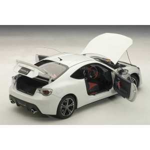 1/18 TOYOTA 86 LIMITED (ASIAN VERSION/RHD) (WHITE PEARL) 2012