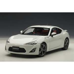 1/18 TOYOTA 86 LIMITED (ASIAN VERSION/RHD) (WHITE PEARL) 2012
