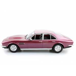 1/18 Aston Martin Lagonda Saloon 1974 красный