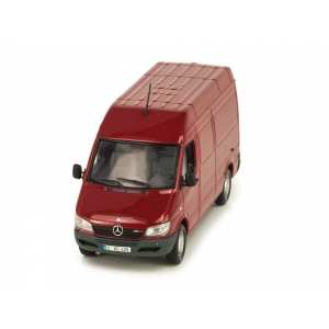 1/43 Mercedes-Benz Sprinter Classic фургон красный