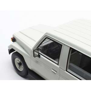 1/18 Toyota Land Cruiser BJ70 1984-1989 белый