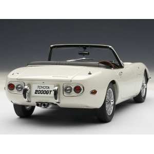1/18 TOYOTA 2000 GT CABRIOLET 1967 (UPGRADED)(WHITE)