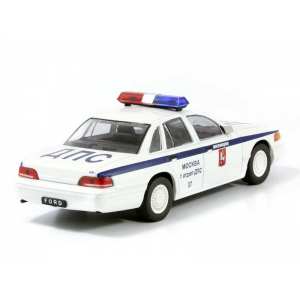 1/43 Ford Crown Victoria ДПС ГАИ (с журналом)