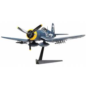 1/32 Vought F4U-1D Corsair с набором фототравления, и подставкой