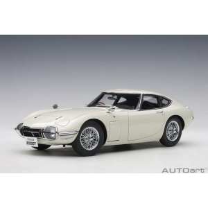 1/18 Toyota 2000 GT Coupe 1965 белый со спицованными колесами