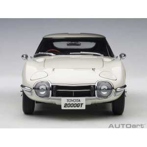 1/18 Toyota 2000 GT Coupe 1965 белый со спицованными колесами