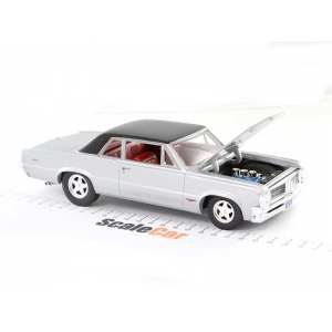1/24 Pontiac GTO 1964 серебристый с черной крышей