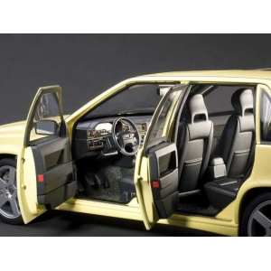 1/18 Volvo 850 T-5R Yellow