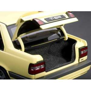 1/18 Volvo 850 T-5R Yellow